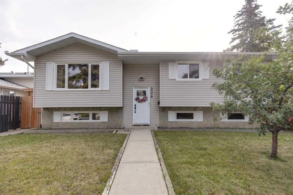 228 Penbrooke Way SE, Calgary — main listing photo