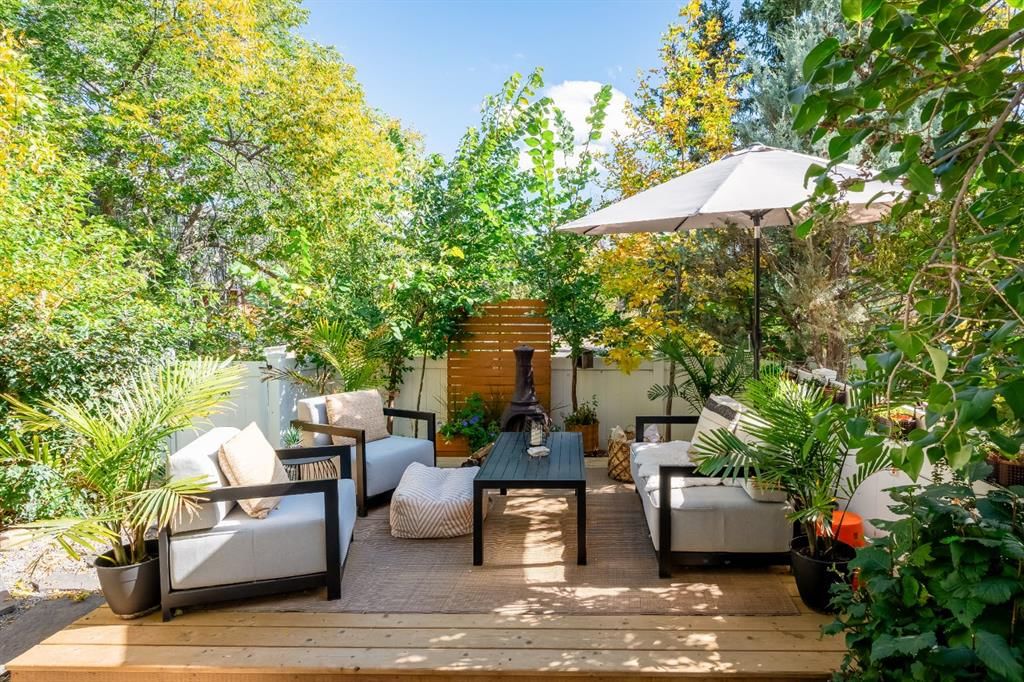 396 Brae Glen Crescent SW, Calgary — main listing photo