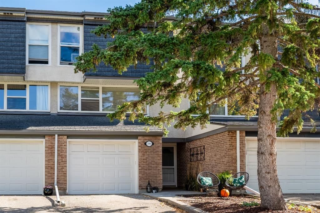 396 Brae Glen Crescent SW, Calgary — photo 3 of 48