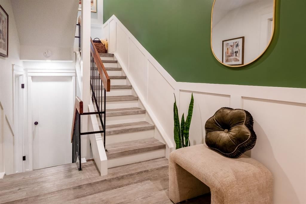 396 Brae Glen Crescent SW, Calgary — photo 4 of 48