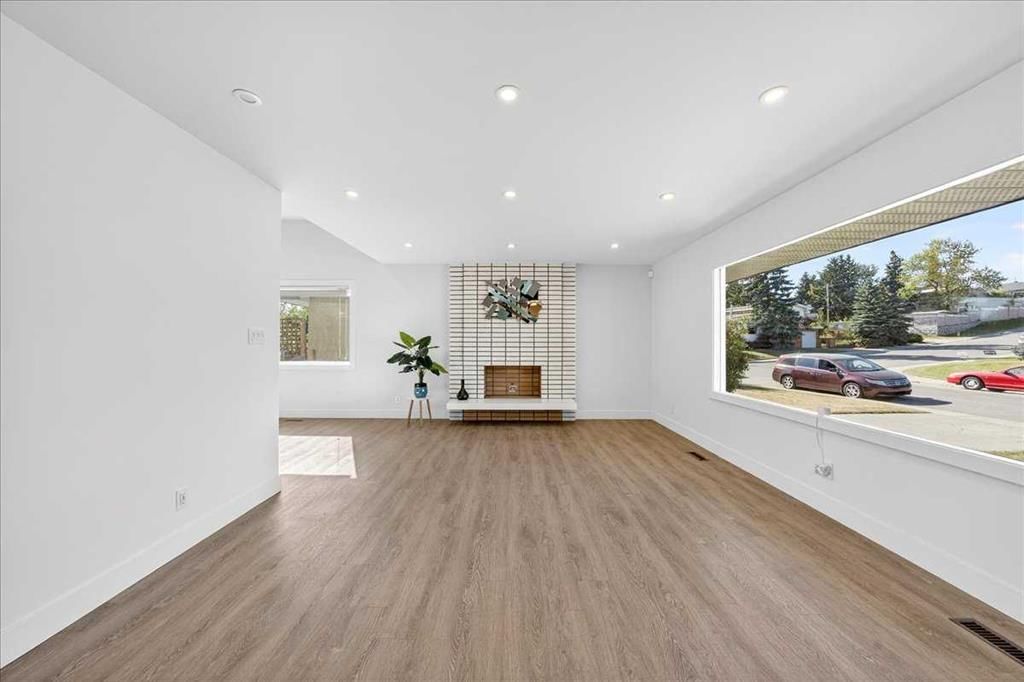 4828 Nelson Road NW, Calgary — photo 2 of 41