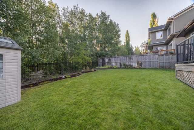 28 Crestmont Way SW, Calgary — photo 5 of 48