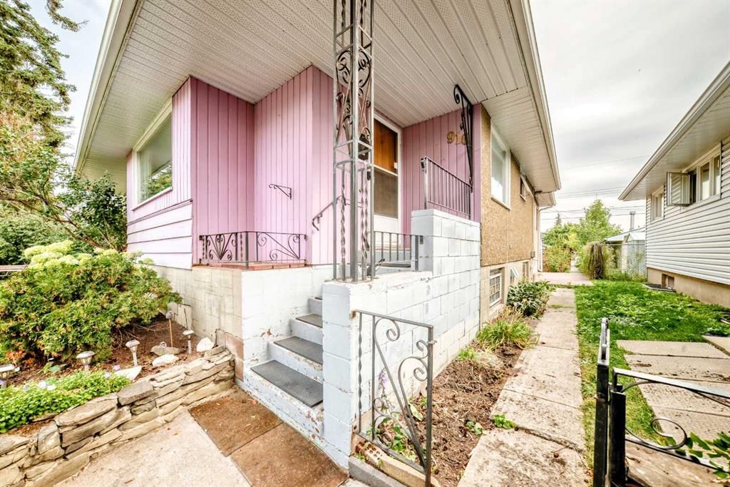 916 38 Street SE, Calgary — photo 3 of 50