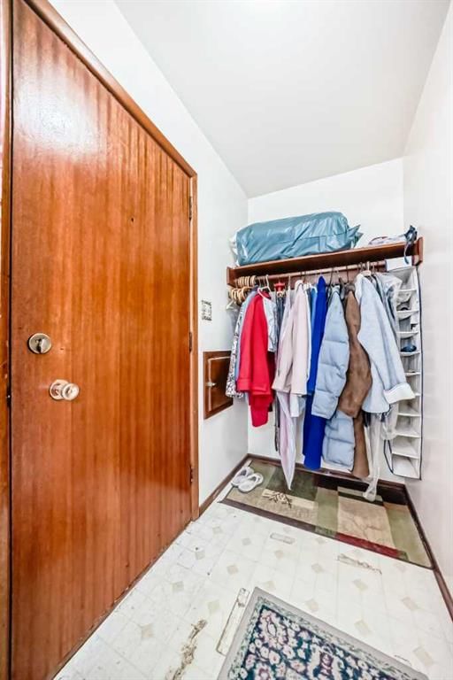 916 38 Street SE, Calgary — photo 4 of 50
