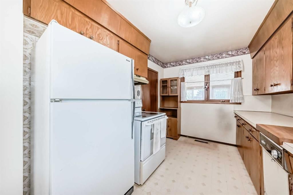 916 38 Street SE, Calgary — photo 5 of 50