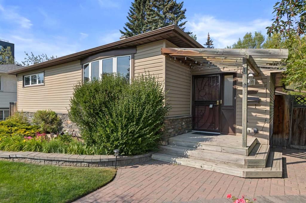 2224 24 Avenue NW, Calgary — main listing photo
