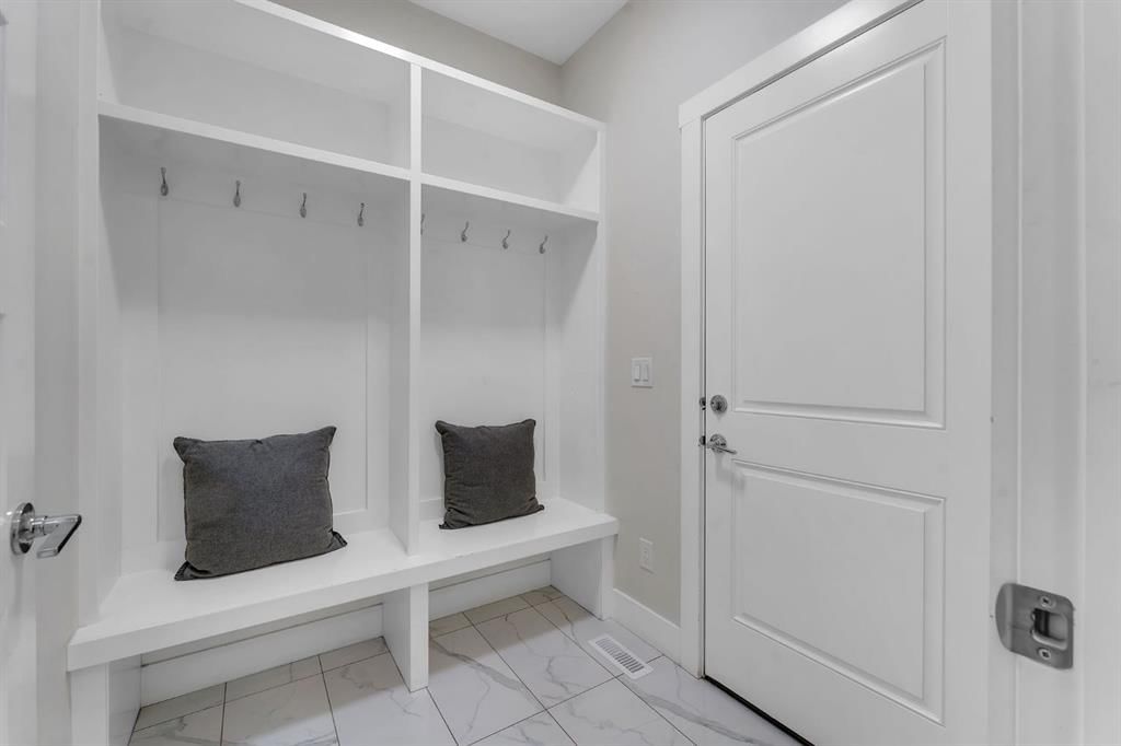 229 Walgrove Terrace SE, Calgary — photo 5 of 45