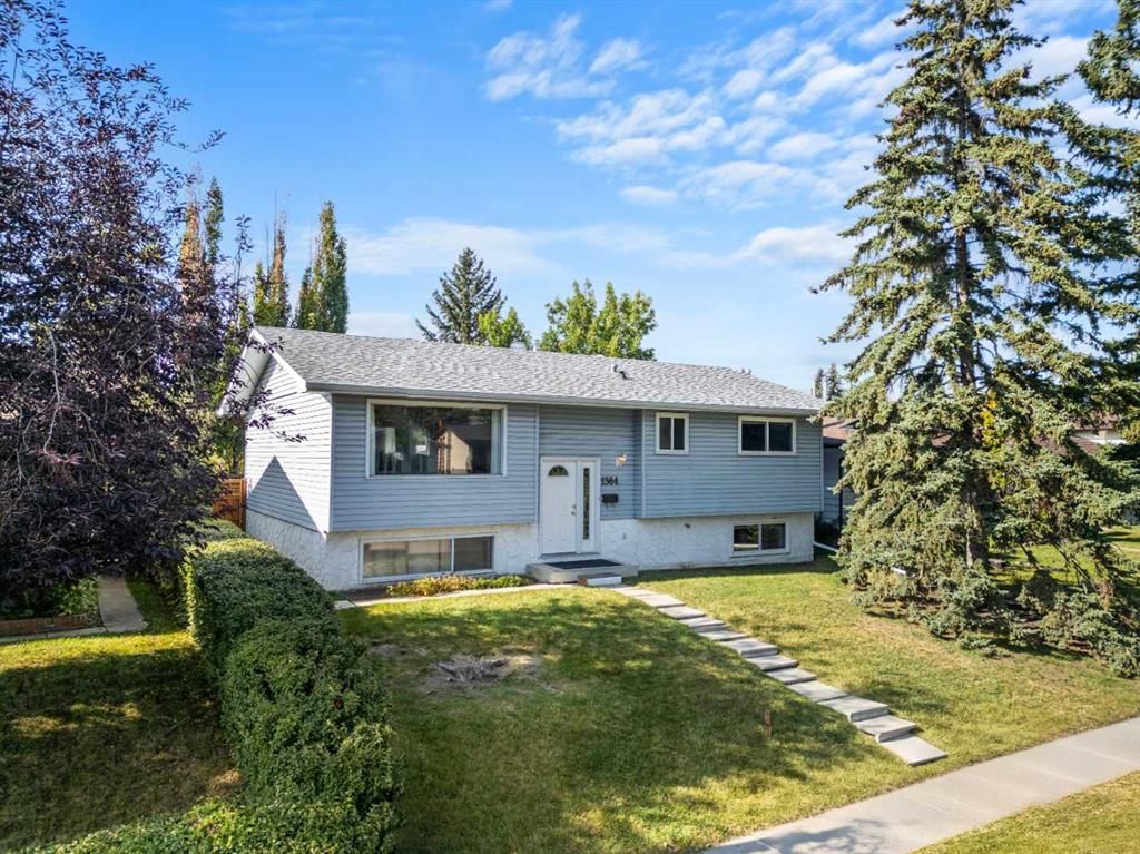 1364 Lake Michigan Crescent SE, Calgary — main listing photo