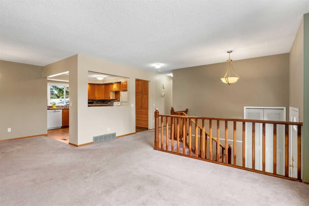 1364 Lake Michigan Crescent SE, Calgary — photo 3 of 42