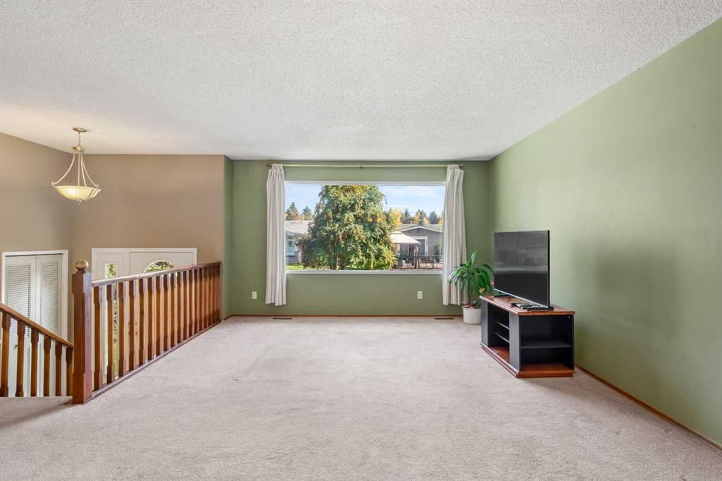 1364 Lake Michigan Crescent SE, Calgary — photo 4 of 42
