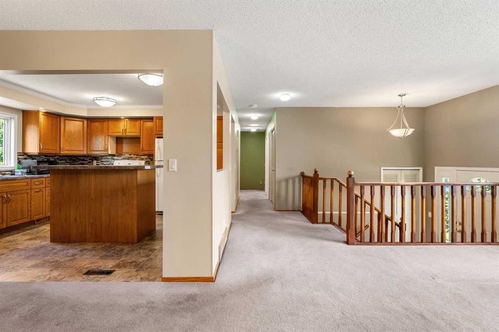 1364 Lake Michigan Crescent SE, Calgary — photo 5 of 42