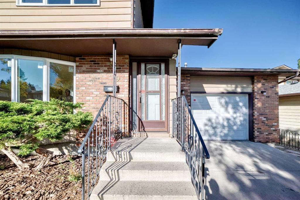 79 Bermuda Drive NW, Calgary — photo 4 of 33