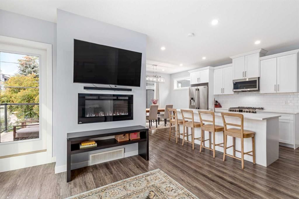 1708 19 Avenue SW, Calgary — main listing photo