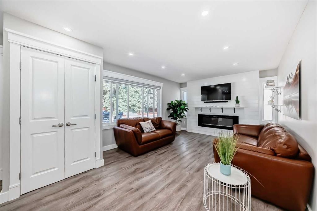 146 Lake Sylvan Close SE, Calgary — photo 3 of 40