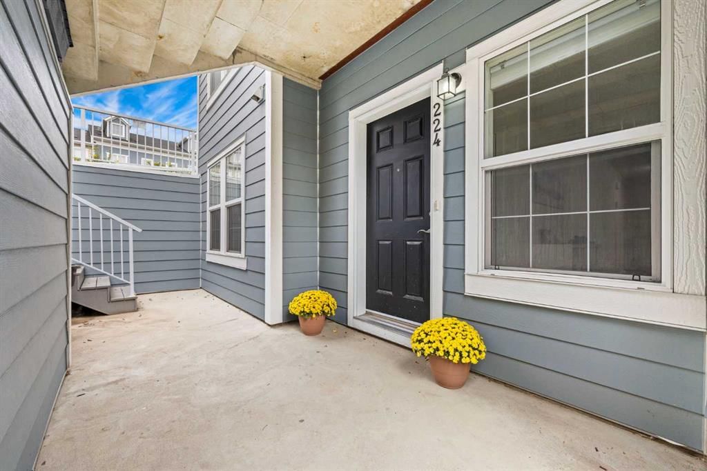 224 Auburn Bay Circle SE, Calgary — photo 4 of 28