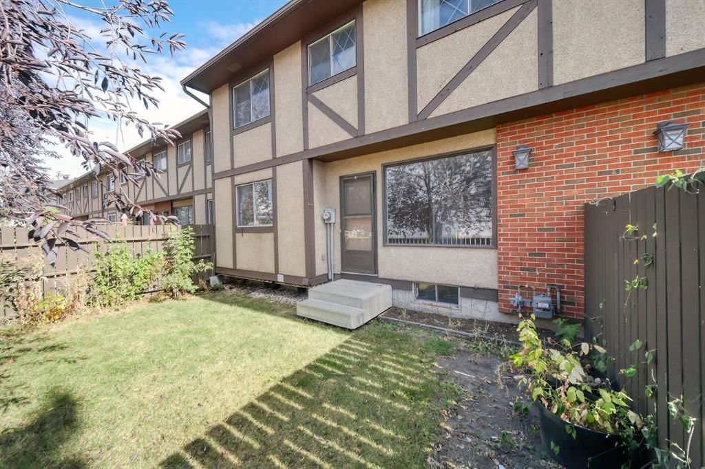 7, 175 Manora Place NE, Calgary — photo 4 of 38