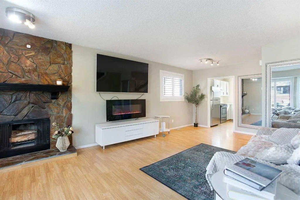 1522 35 Street SE, Calgary — photo 3 of 18