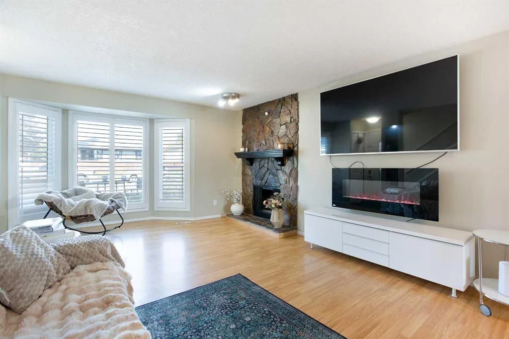 1522 35 Street SE, Calgary — photo 4 of 18