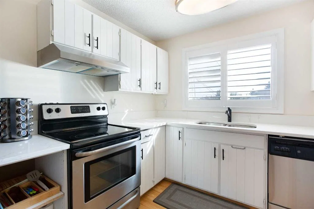 1522 35 Street SE, Calgary — photo 5 of 18