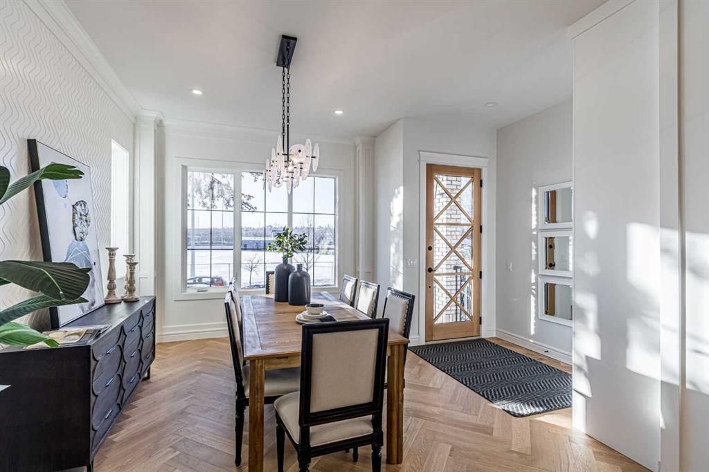 1938 50 Avenue SW, Calgary — photo 4 of 32