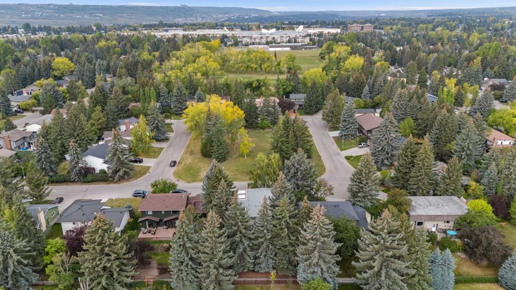 10 Varsville Place NW, Calgary — photo 4 of 45