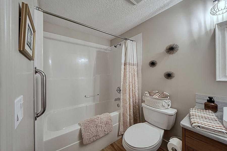 1233, 151 Country Village Road NE, Calgary — photo 4 of 43