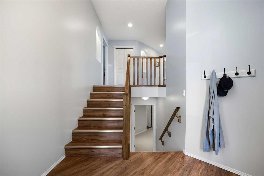 703 Tuscany Drive NW, Calgary — photo 5 of 35