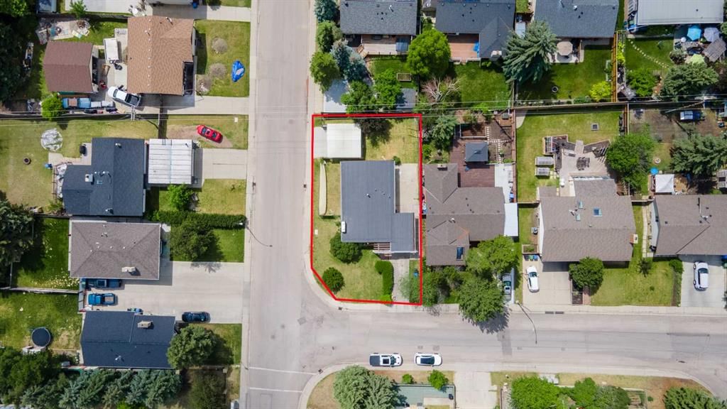 703 130 Avenue SW, Calgary — main listing photo