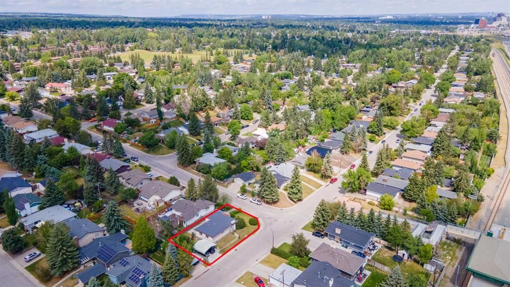 703 130 Avenue SW, Calgary — photo 3 of 50