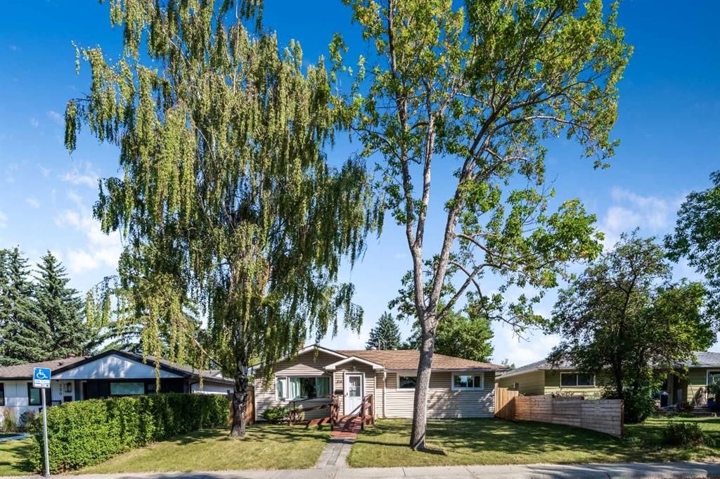 216 Havenhurst Crescent SW, Calgary — photo 3 of 22