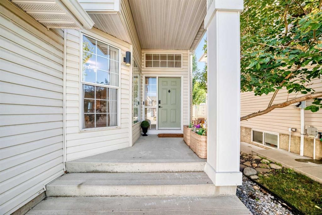132 Hidden Valley Crescent NW, Calgary — photo 2 of 50