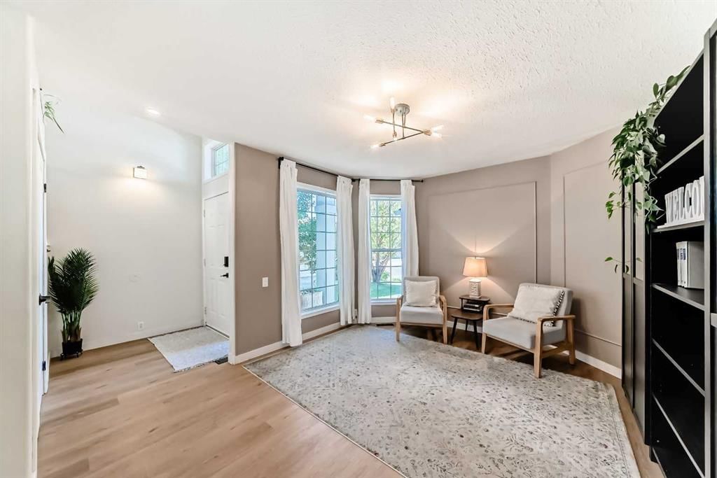 132 Hidden Valley Crescent NW, Calgary — photo 3 of 50