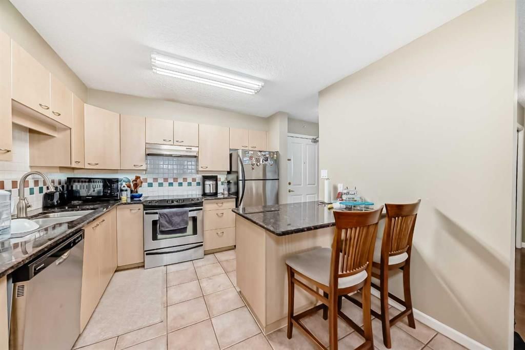 801, 804 3 Avenue SW, Calgary — photo 3 of 21