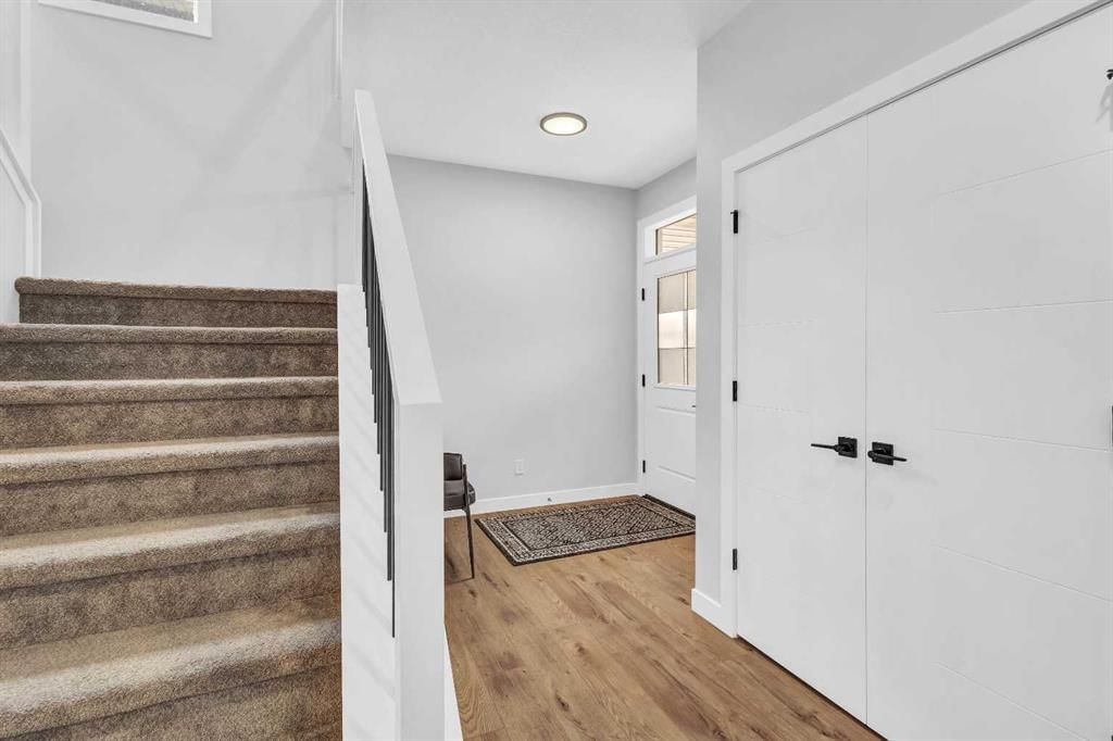 53 Amblehurst Gardens NW, Calgary — photo 2 of 42