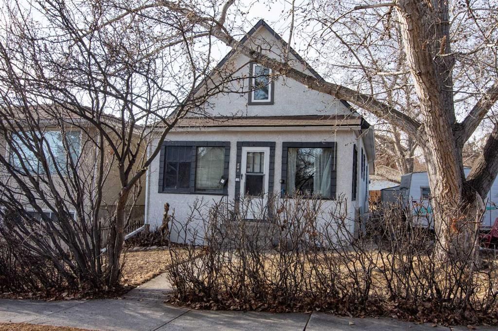 521 7 Street NE, Calgary — main listing photo