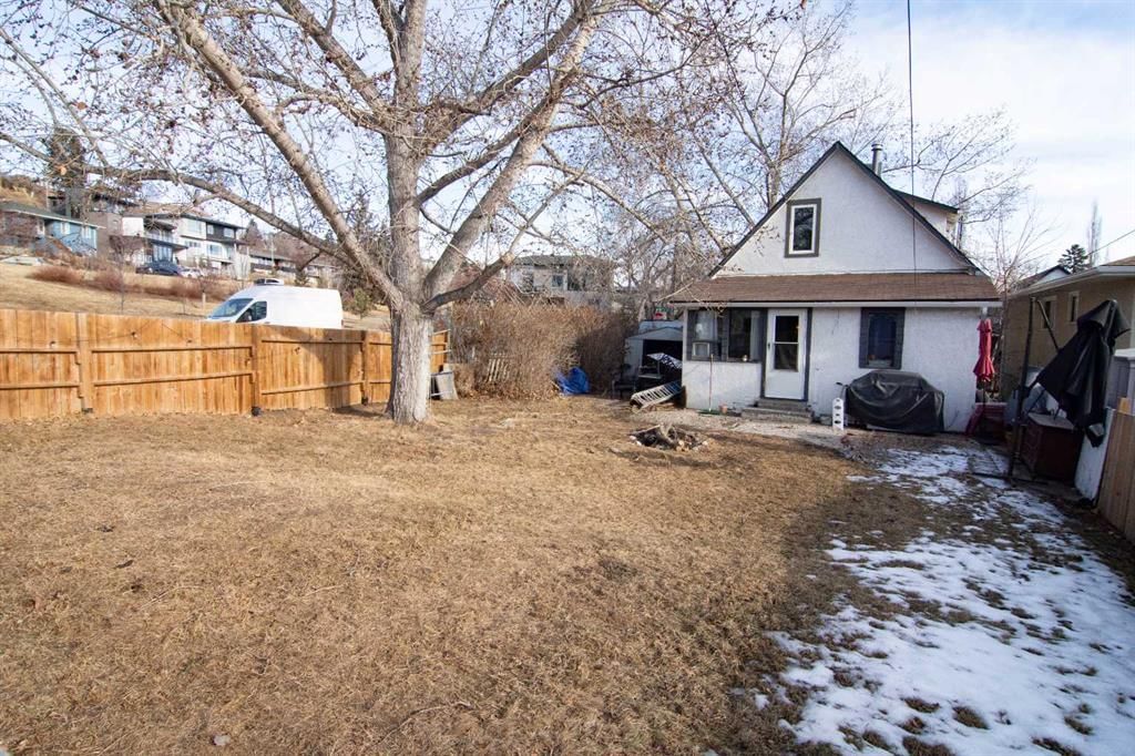 521 7 Street NE, Calgary — photo 2 of 15