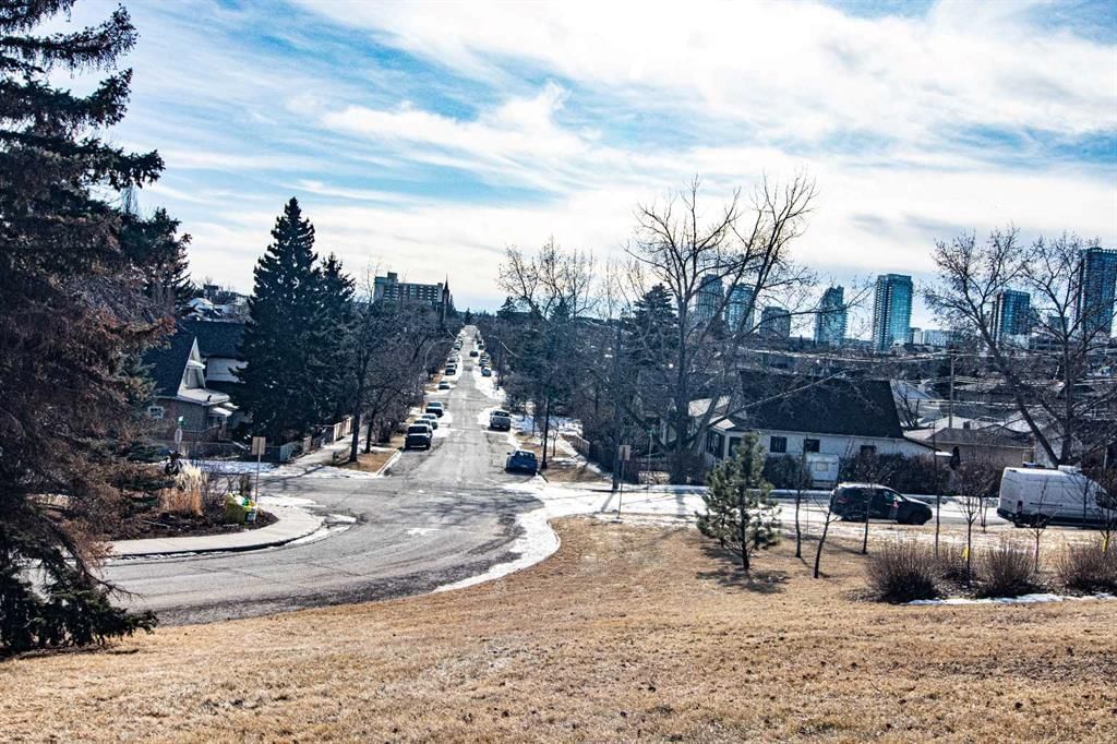 521 7 Street NE, Calgary — photo 4 of 15