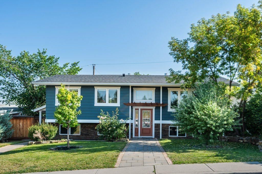 112 Selkirk Drive SW, Calgary — main listing photo