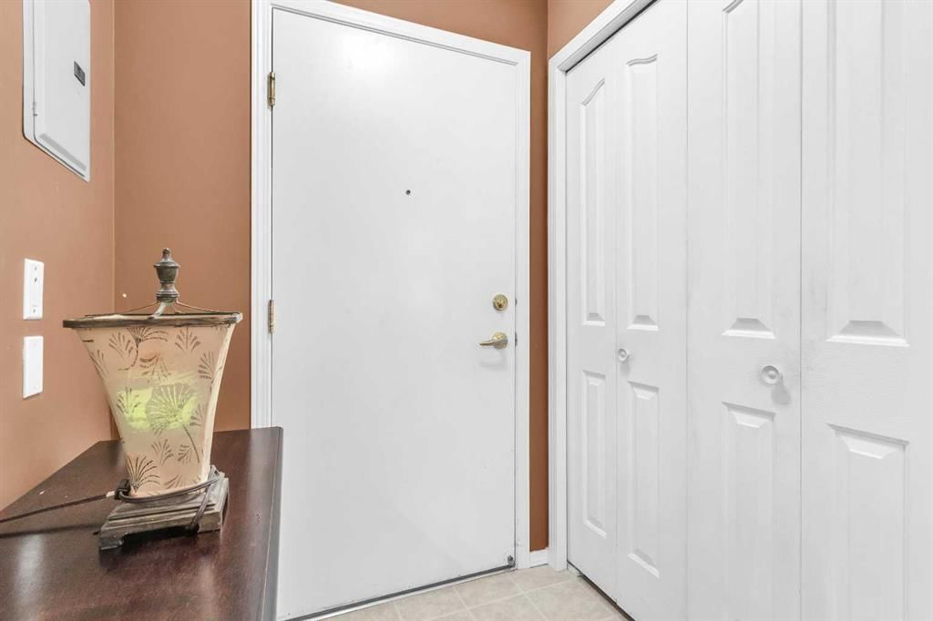 215, 550 Prominence Rise SW, Calgary — photo 3 of 22