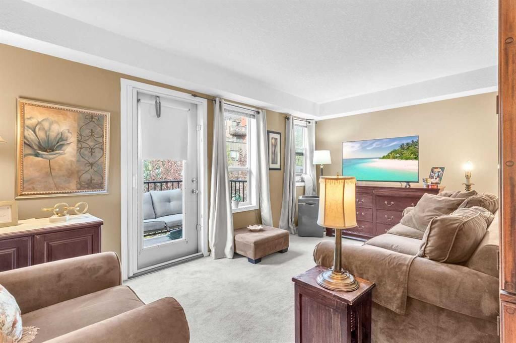 215, 550 Prominence Rise SW, Calgary — photo 4 of 22
