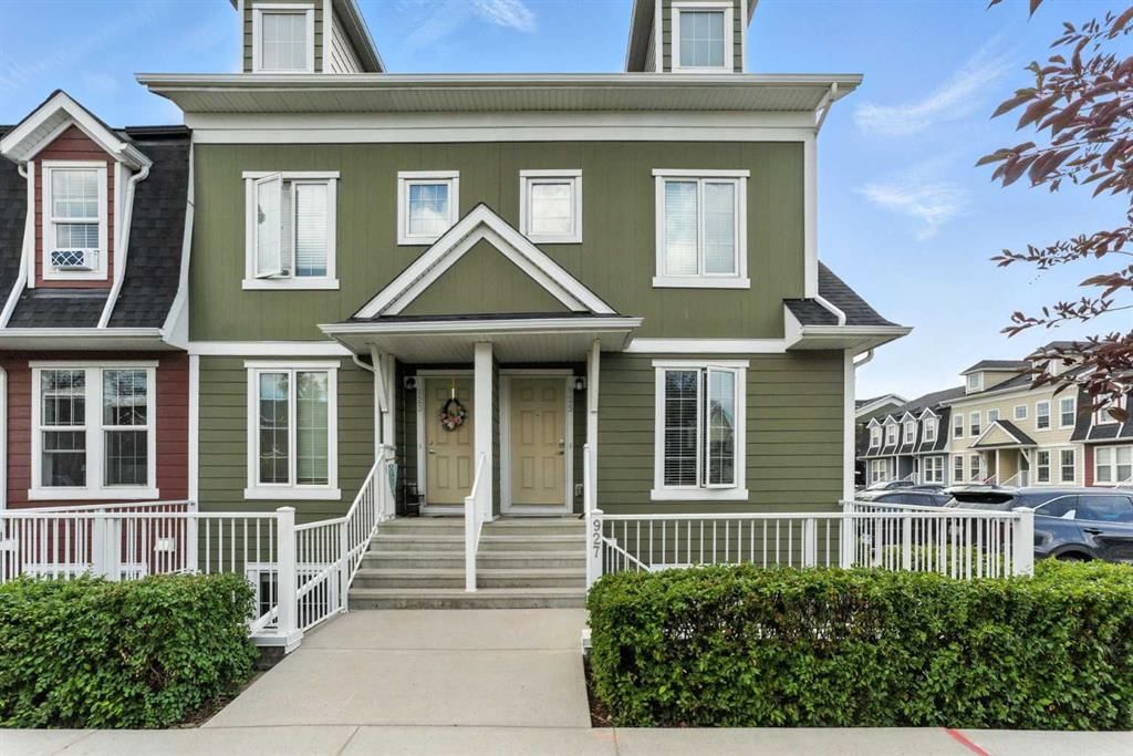 927 Auburn Bay Circle SE, Calgary — main listing photo
