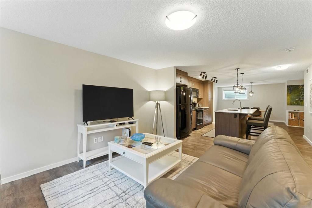 927 Auburn Bay Circle SE, Calgary — photo 4 of 33