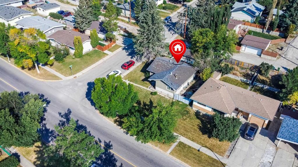 4 Cheyenne Crescent NW, Calgary — main listing photo