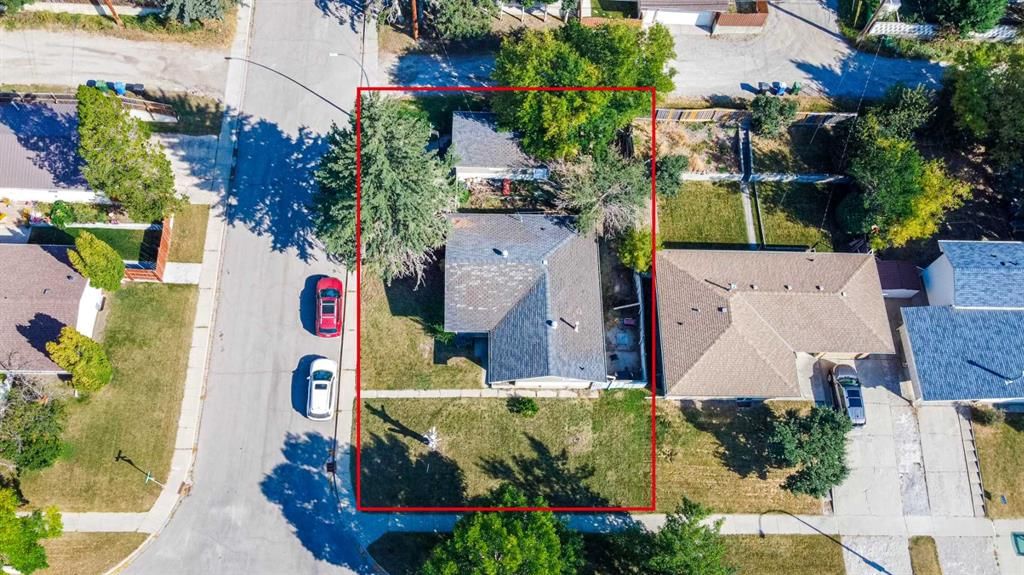 4 Cheyenne Crescent NW, Calgary — photo 3 of 22
