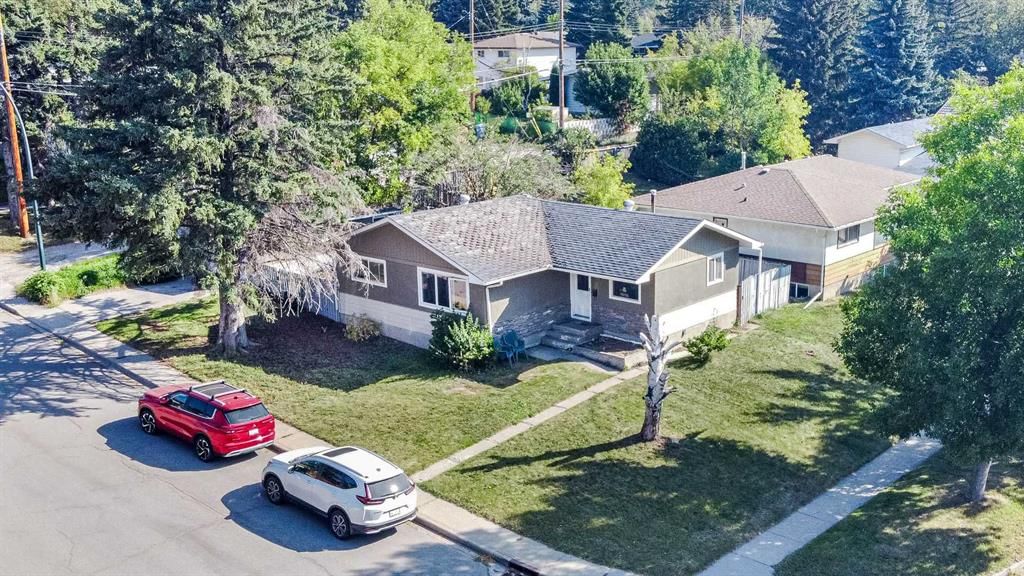 4 Cheyenne Crescent NW, Calgary — photo 4 of 22
