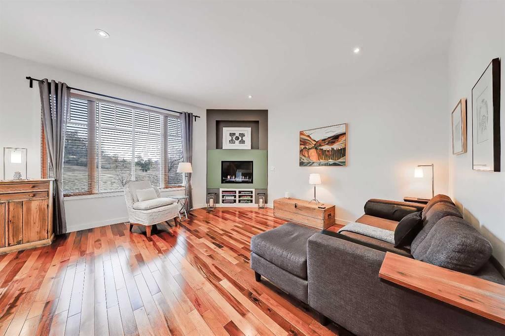 933 29 Street NW, Calgary — photo 4 of 49