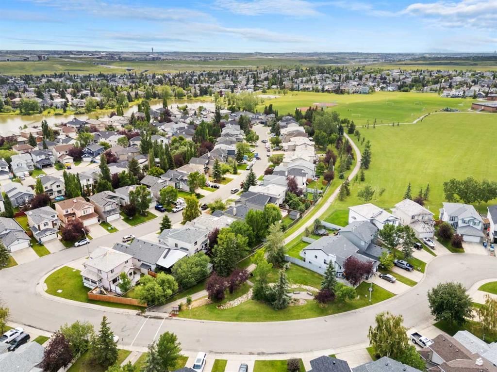 196 Harvest Park Way NE, Calgary — photo 3 of 50