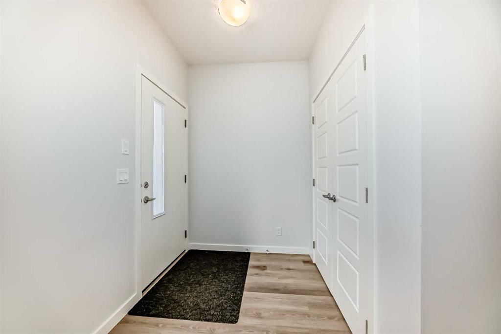 106, 75 Evanscrest Common NW, Calgary — photo 3 of 36