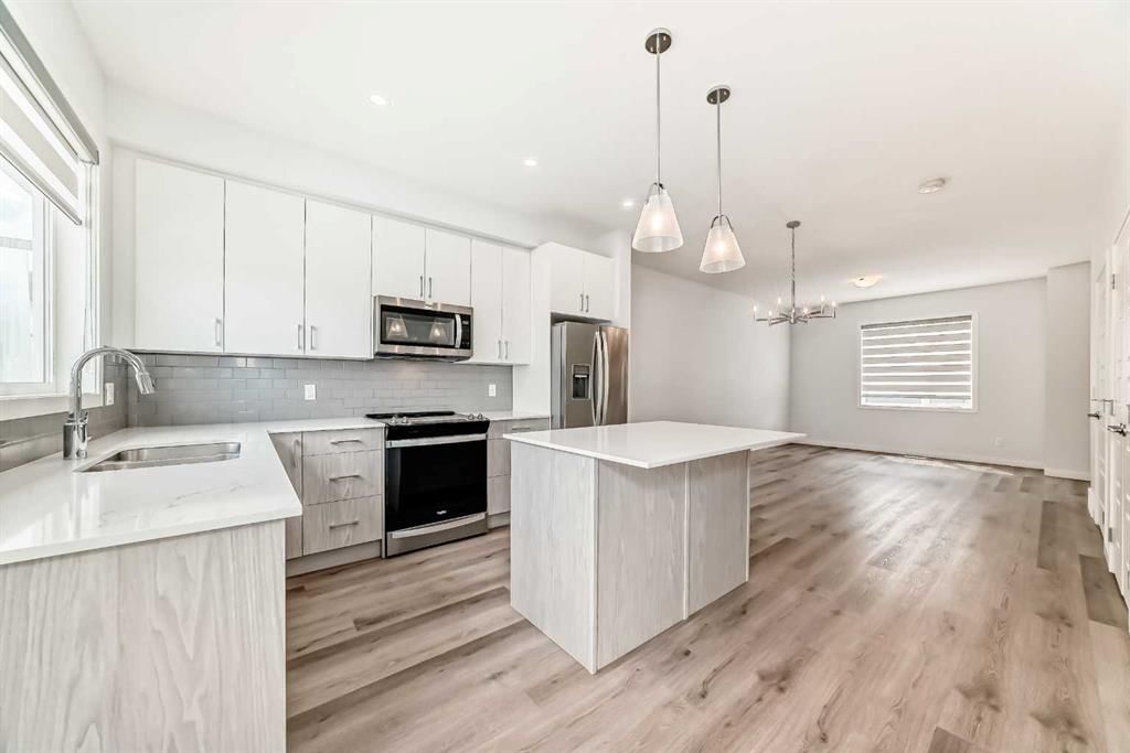 106, 75 Evanscrest Common NW, Calgary — photo 4 of 36
