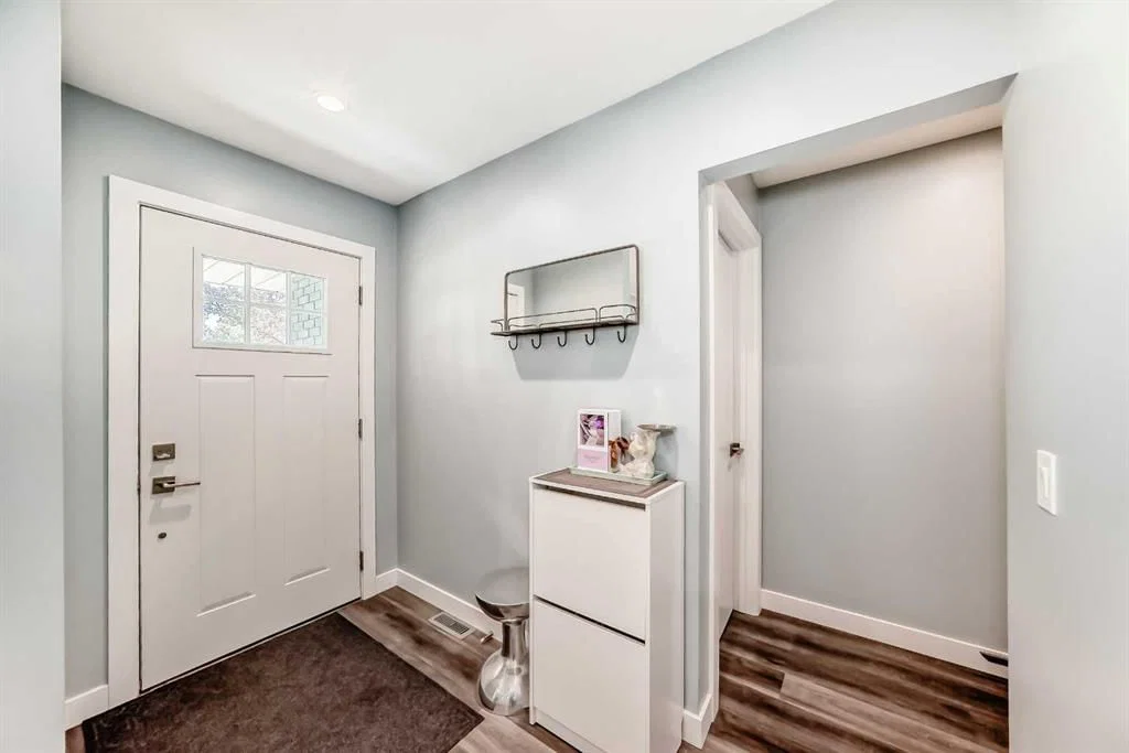 6048 Dalgetty Drive NW, Calgary — photo 4 of 50